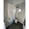 Contenedor habitable de 6,00 x 2,44 con cocina americana, WC y ducha.