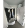 Contenedor habitable de 6,00 x 2,44 con cocina americana, WC y ducha.